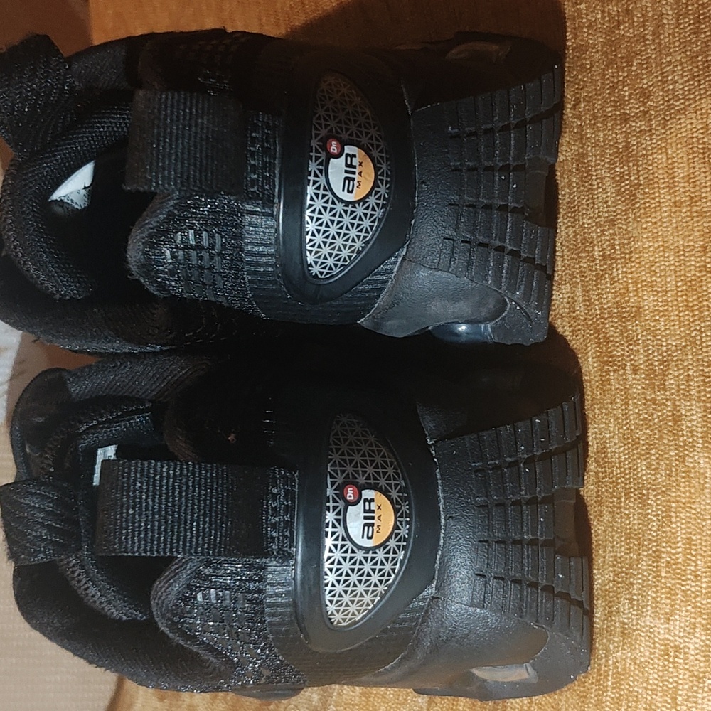 Nike Black Mesh Sneakers - Picture 7 of 12